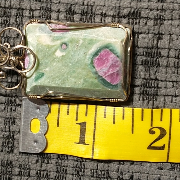 Real, Raw, Uncut RUBY & Fuschite hand made pregnant Wire Wrapped in Silver - Picture 4 of 4